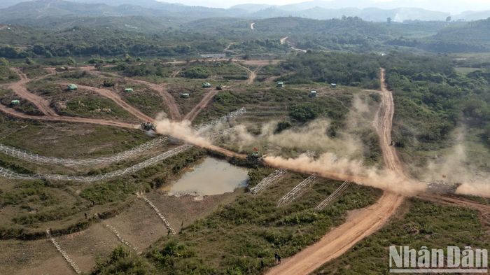 [Ảnh] Một ngày trên thao trường của lữ đoàn xe tăng