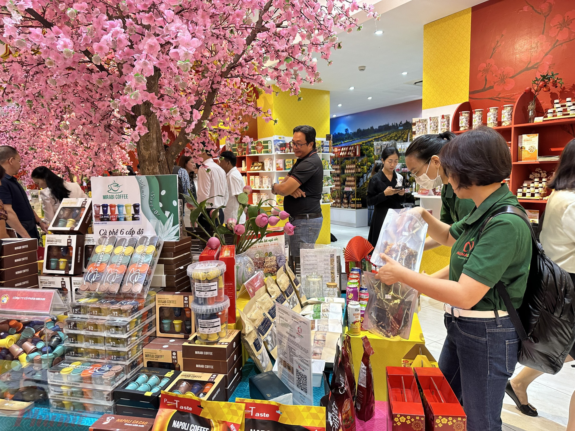 Triển lãm hàng trăm sản phẩm tiêu biểu của TPHCM