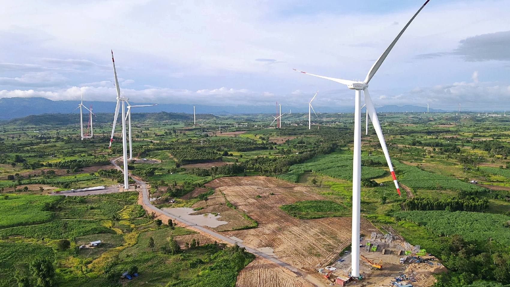 bo-cong-thuong-de-nghi-dia-phuong-giam-sat-viec-tuan-thu-quy-dinh-trong-mua-ban-dien-truc-tiep_66971cf77a240 Nghị định số 80/2024/NĐ-CP được Chính phủ ban hành ngày 3/7/2024 quy định cơ chế mua bán điện trực tiếp giữa Đơn vị phát điện năng lượng tái tạo với Khách hàng sử dụng điện lớn (cơ chế DPPA)