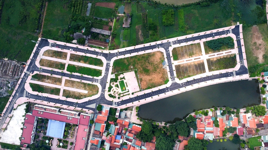 Hà Nội rầm rộ đấu giá đất những ngày cuối năm- Ảnh 1. Hà Nội rầm rộ đấu giá đất những ngày cuối năm- Ảnh 1.