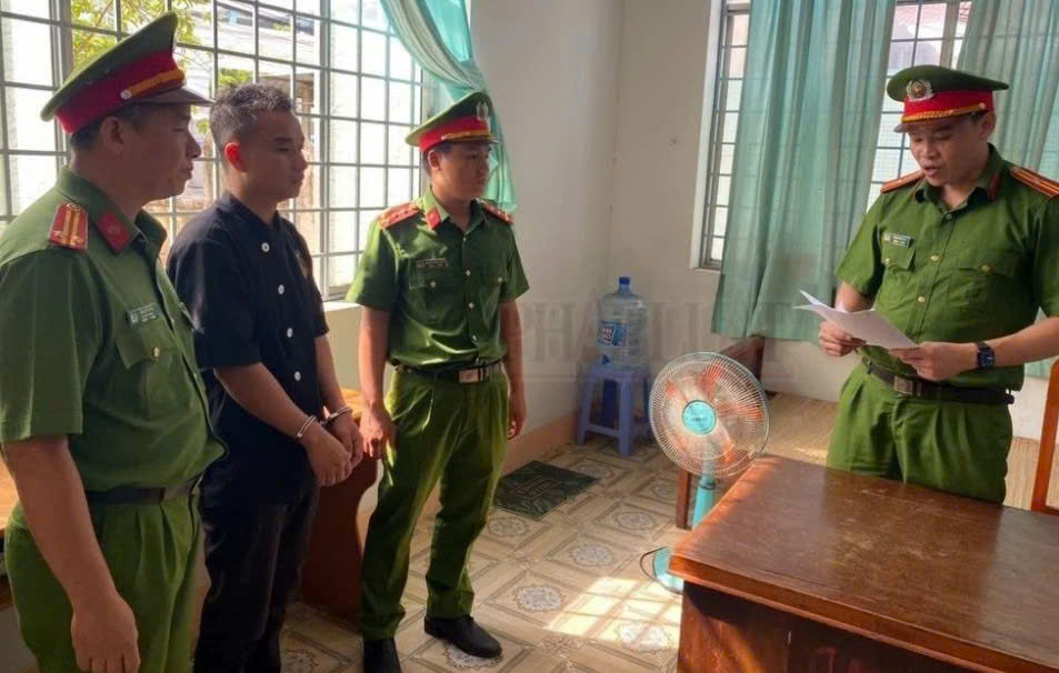 Thợ hàn bất cẩn gây cháy 11 tàu cá ở Phan Thiết bị đề nghị truy tố- Ảnh 1. Thợ hàn bất cẩn gây cháy 11 tàu cá ở Phan Thiết bị đề nghị truy tố- Ảnh 1.