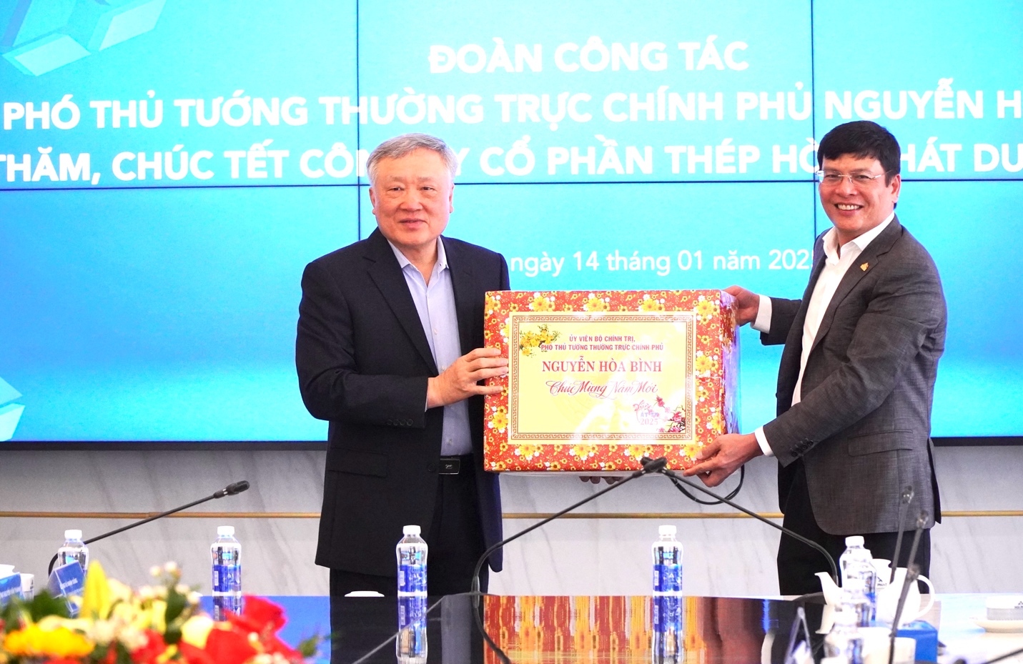 Phó thủ tướng Nguyễn Hòa Bình: Chung tay để công nhân, người nghèo đón Tết sum vầy- Ảnh 1. Phó thủ tướng Nguyễn Hòa Bình: Chung tay để công nhân, người nghèo đón Tết sum vầy- Ảnh 1.