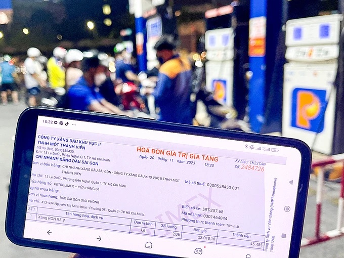 Tổng cục Thuế đôn đốc 13 địa phương thực hiện hóa đơn điện tử bán lẻ xăng dầu- Ảnh 1.