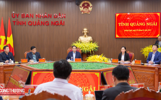 Thủ tướng Phạm Minh Chính làm việc với lãnh đạo tỉnh Quảng Ngãi
