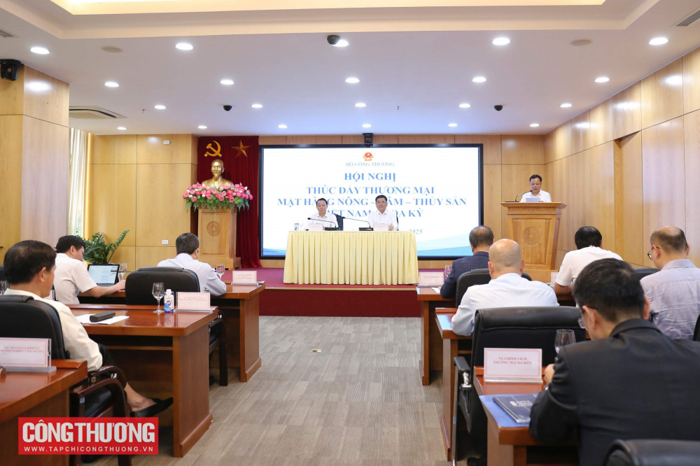 img_3414_batch_681ddeca9b09d Bộ trưởng Bộ Công Thương Nguyễn Hồng Diên và Bộ trưởng Bộ Nông nghiệp & Môi trường Đỗ Đức Duy đồng chủ trì hội nghị.