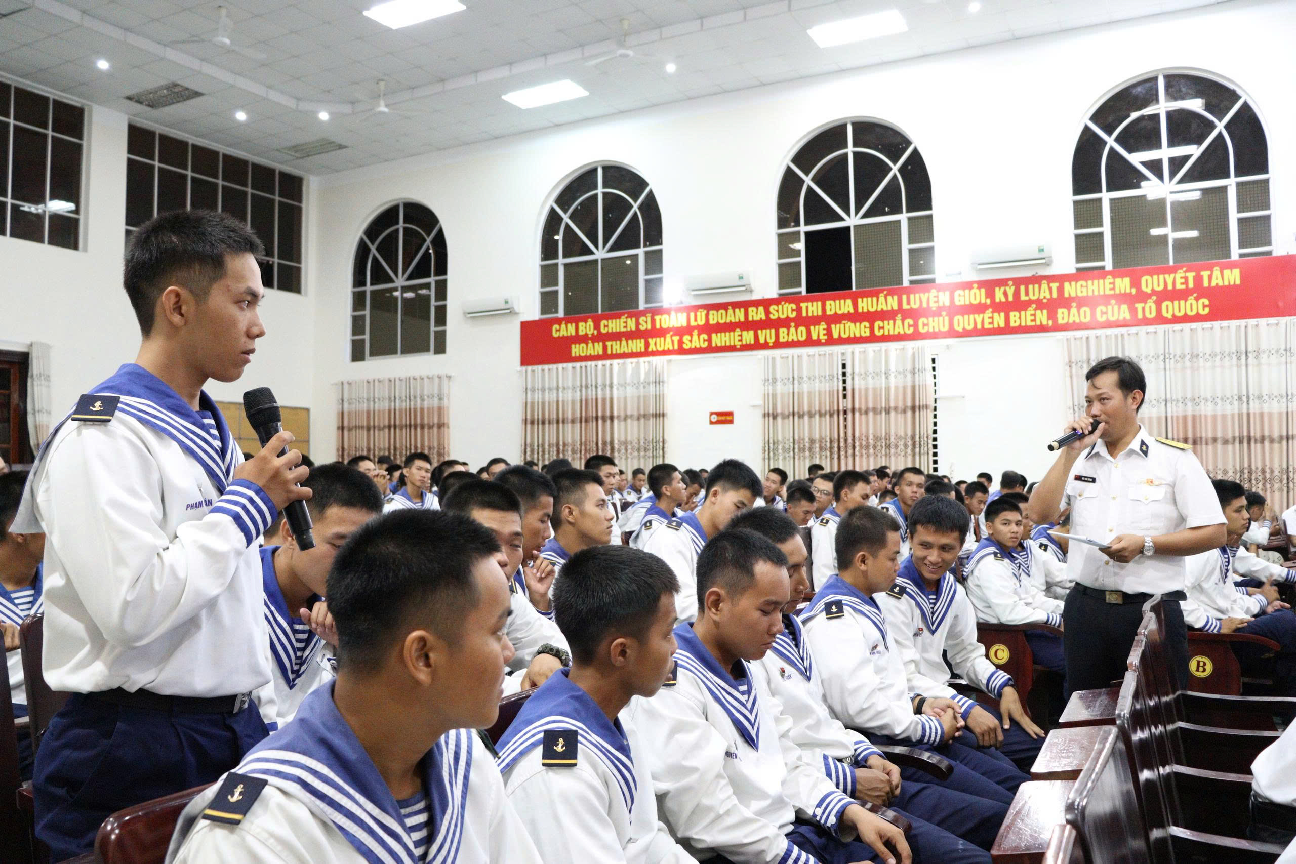 Diễn đàn thanh niên “Tuổi trẻ Lữ đoàn 101 với pháp luật, kỷ luật và bảo đảm an toàn”