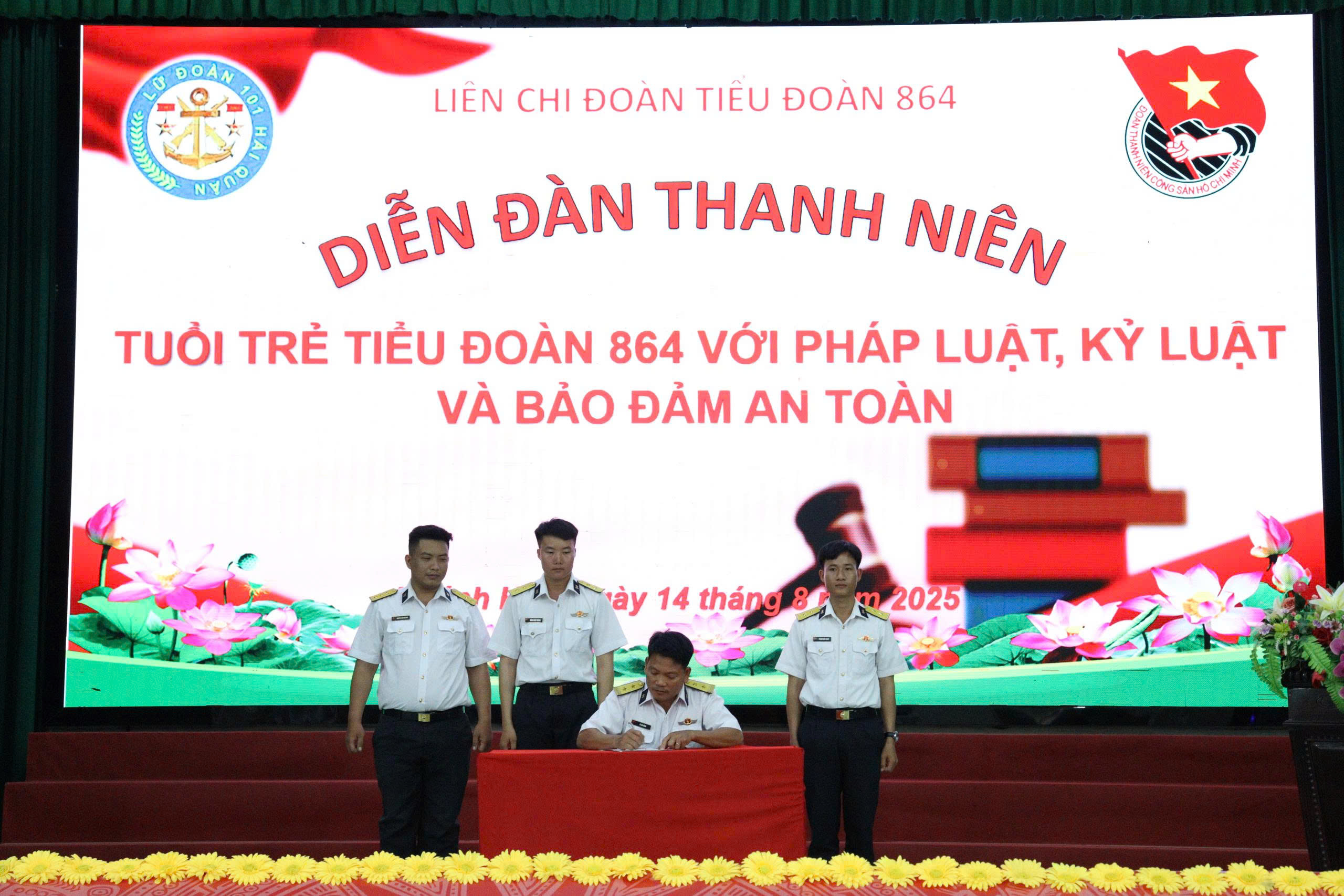 Diễn đàn thanh niên “Tuổi trẻ Lữ đoàn 101 với pháp luật, kỷ luật và bảo đảm an toàn”