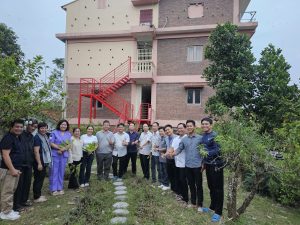 Đoàn gặp gỡ các chủ nhà yến tại tỉnh Thanh Hóa